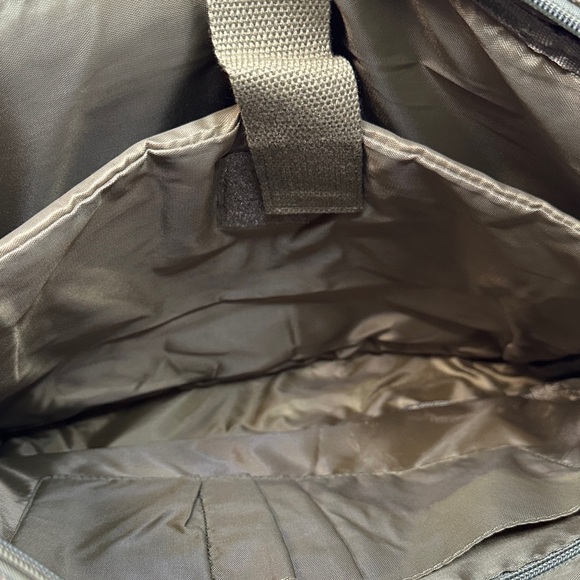 Universal Studios Olive Green Canvas Messenger/13” Computer Bag EUC - Picture 3 of 5